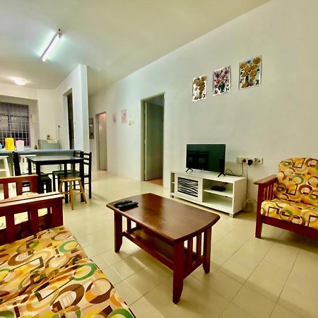 Batu Ferringhi Bayu Emas Apartment Kültér fotó